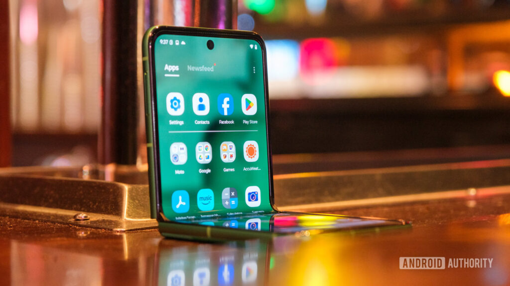 moto razr plus 2026 breaks cover ahead of launch tomorrow.jpg