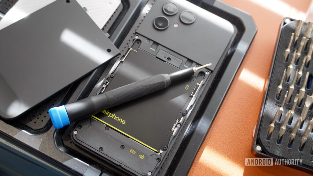 the repairable smartphone revolution is finally picking up speed.jpg