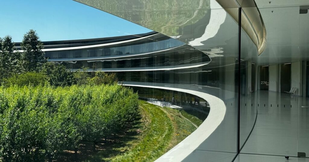 trump says apple will invest a further 100b in us production.jpg