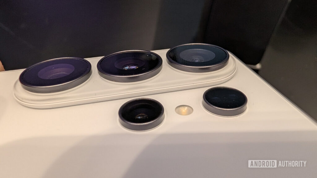 viral videos show samsung phones melting plastic but theres more.jpg