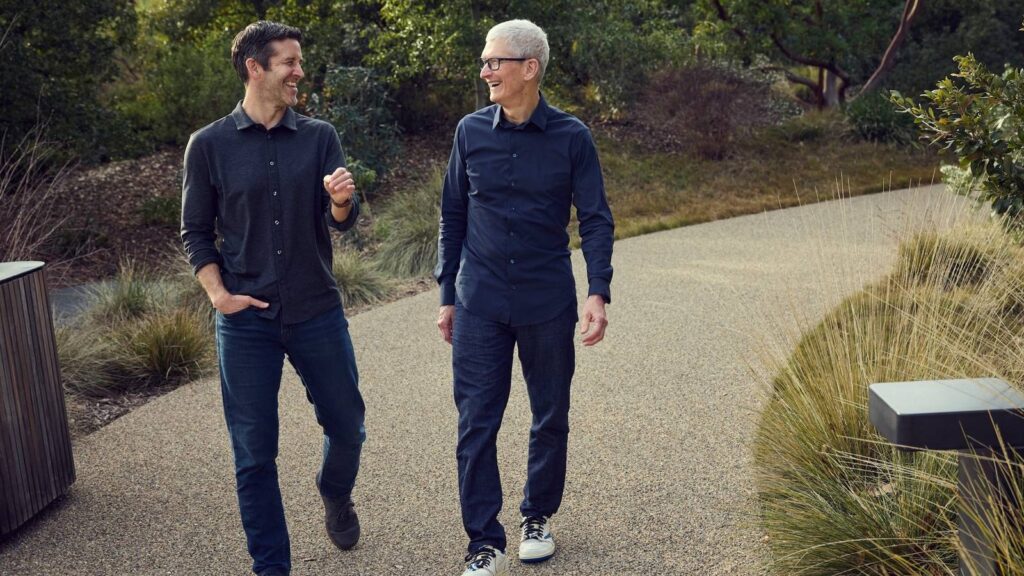 apple john ternus tim cook2.jpg