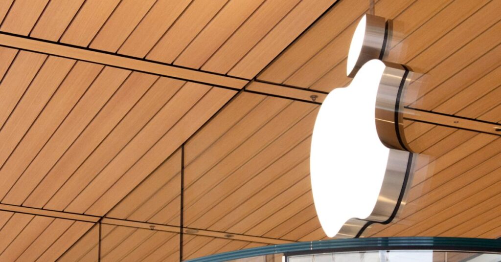 apple logo store.jpg