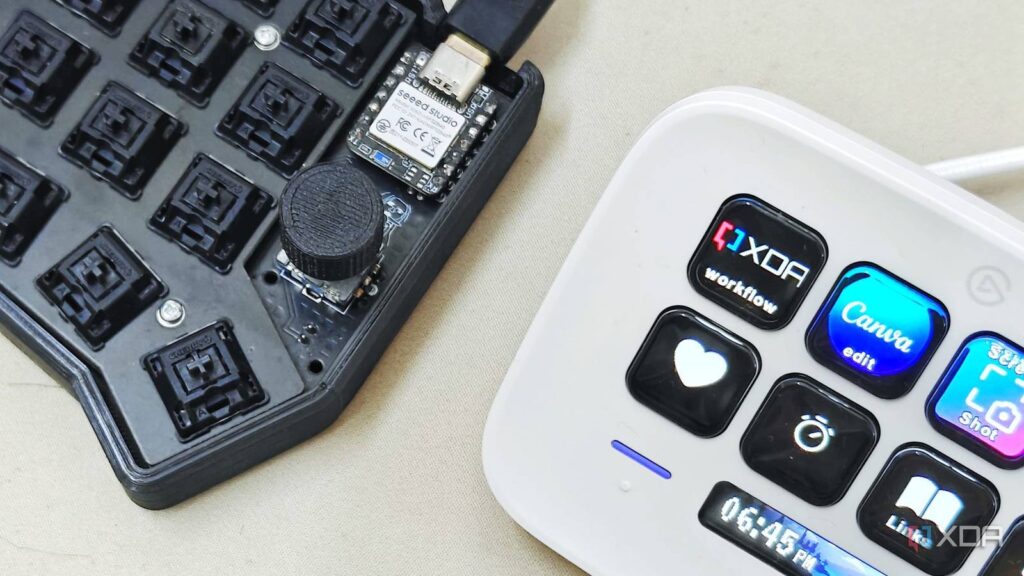 macro pad next to a stream deck.jpg