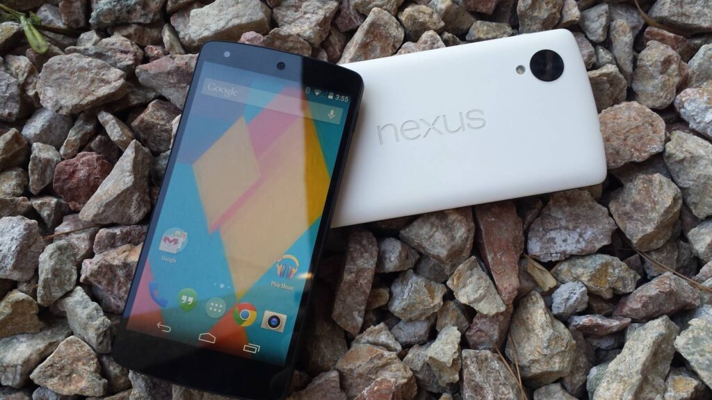 nexus 5 in black and white.jpg