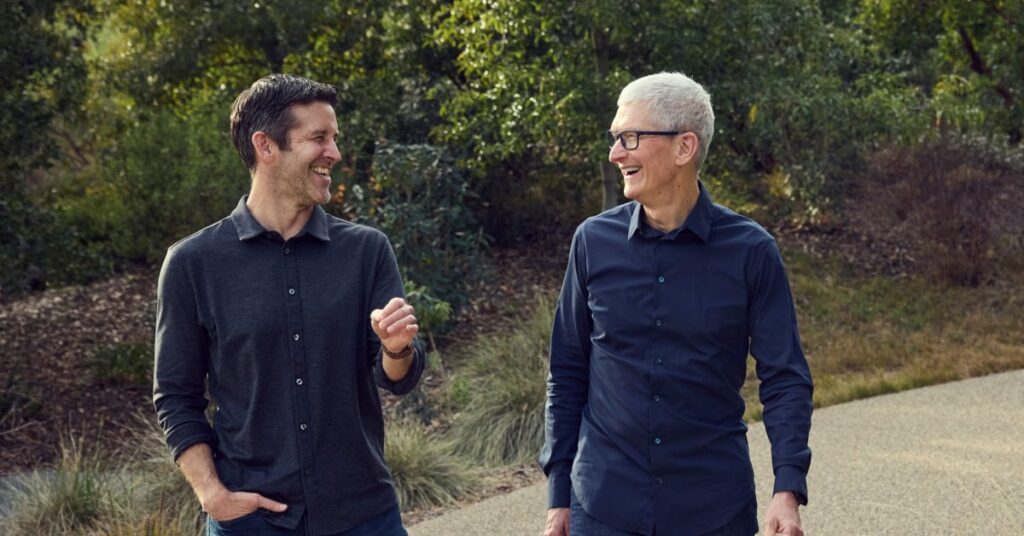 tim cook john ternus.jpg