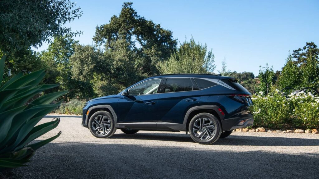 67077 large633962025tucsonhybrid.jpg