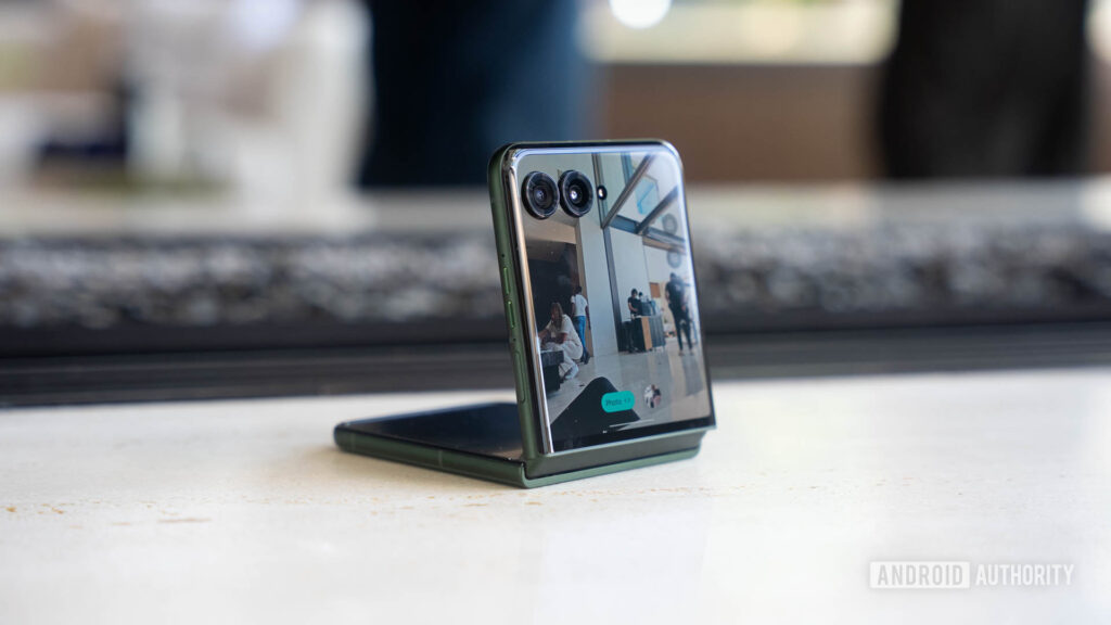 As a Samsung fan, I like what Motorola is doing with the Razr as a samsung fan i love what motorola is doing.jpg