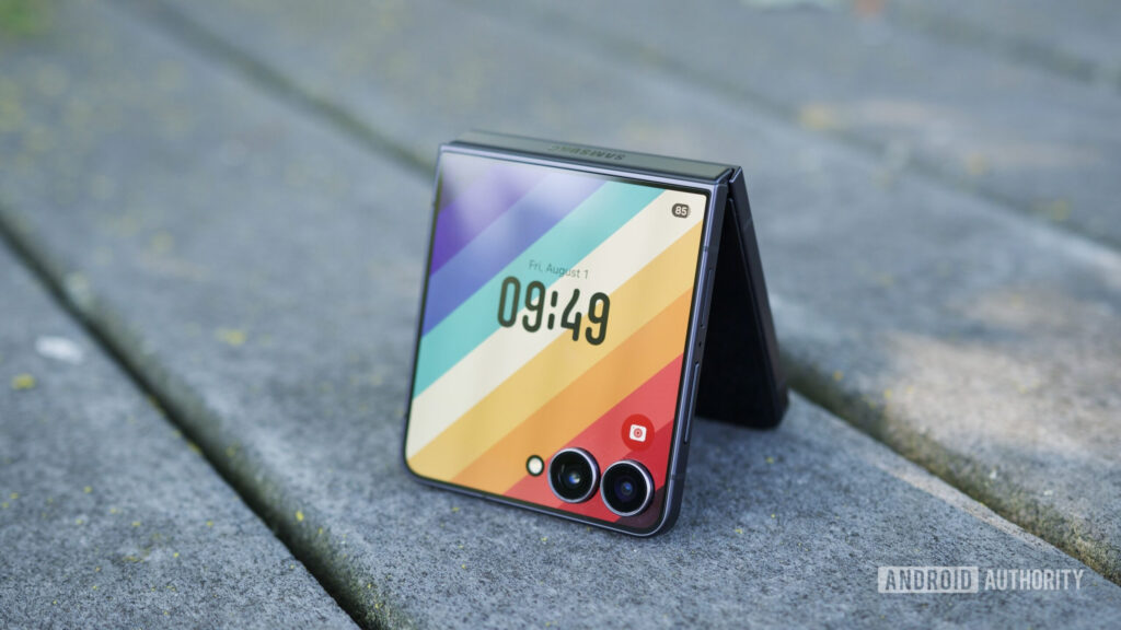 galaxy z flip 8 cases are starting to appear online.jpg