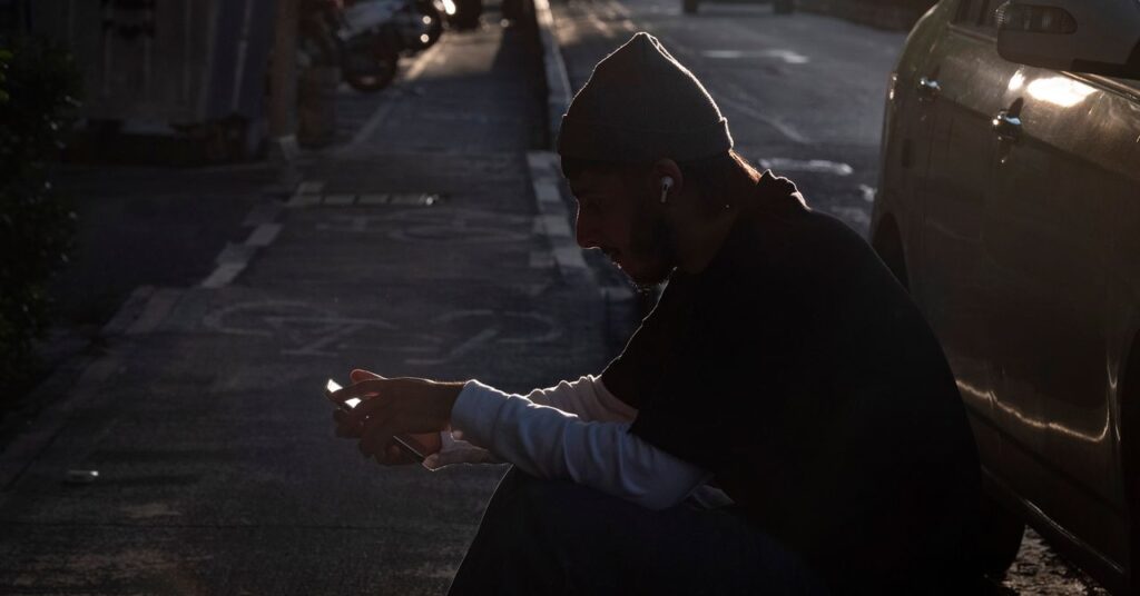 Web Begins to Go back in Iran After 3-Month Blackout gettyimages 2272247418.jpg