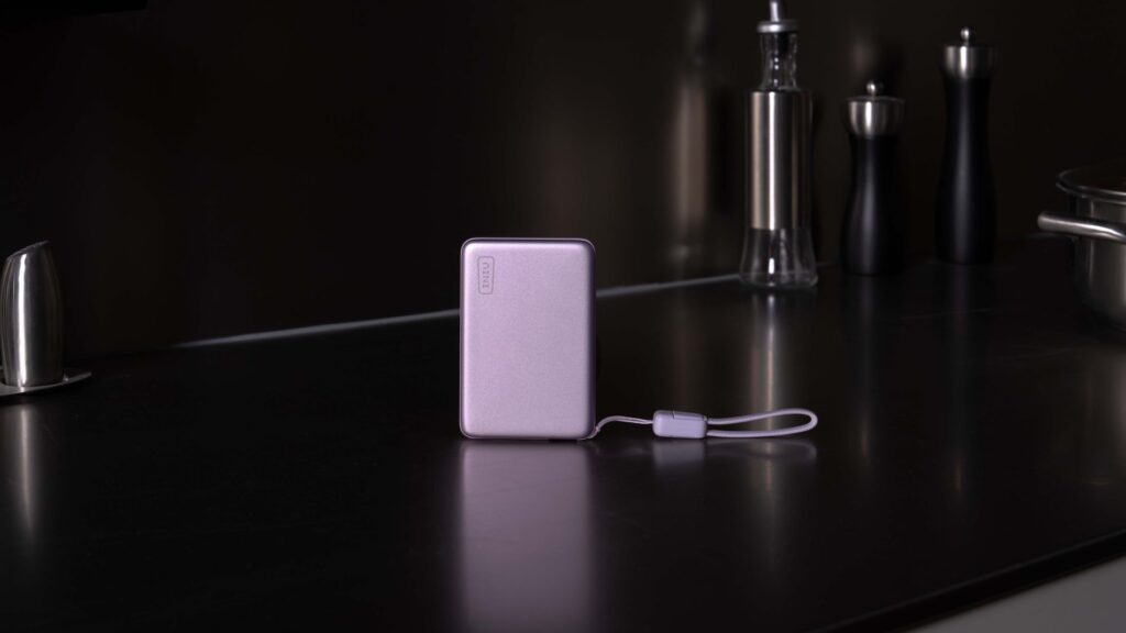 inius ultra slim power bank makes 25w wireless charging a reality.jpg