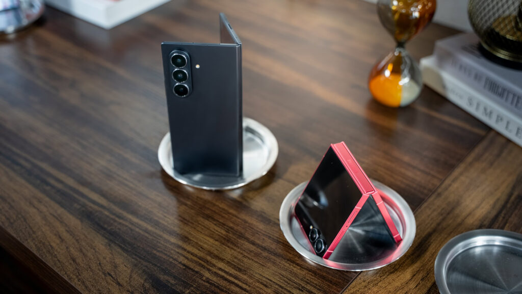 next galaxy z foldables may split snapdragon and exynos chips.jpg