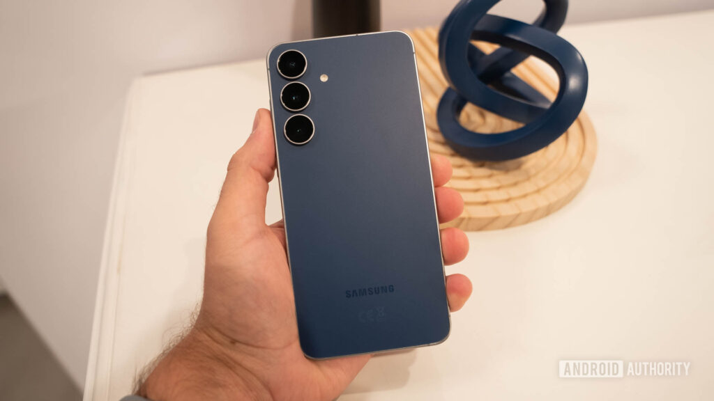 one ui 85 brings new security feature to s25 fe.jpg