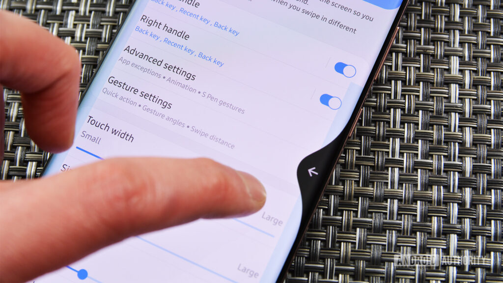 pesky bug is freezing gestures after screenshots on galaxy phones.jpg