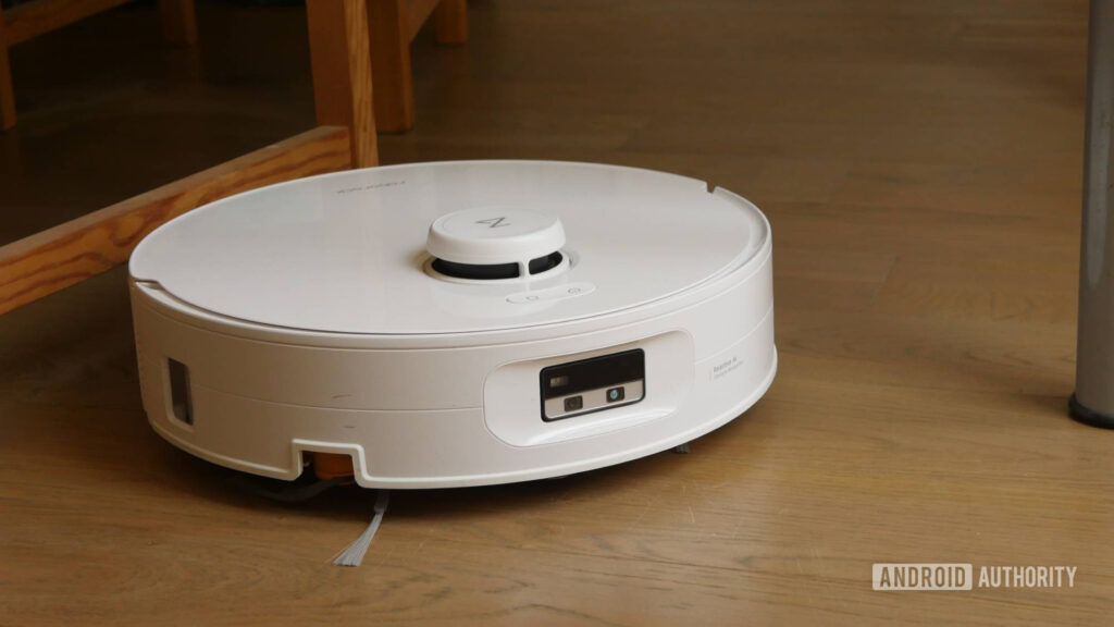 roborocks qrevo curv 2 flow mops like few other vacuums.jpg
