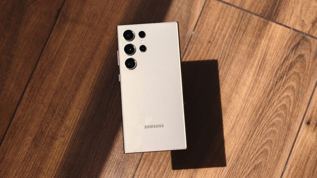 stable one ui 85 rolling out to older galaxy flagships.jpg