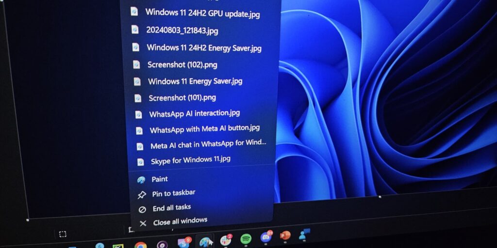 windows 11 taskbar size.jpg