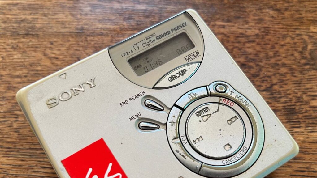 a beat up sony netmd player.jpg