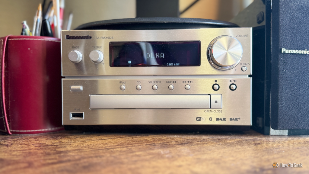 a panasonic sa pmx9db micro hi fi system on a desk showing a dlna connection.png