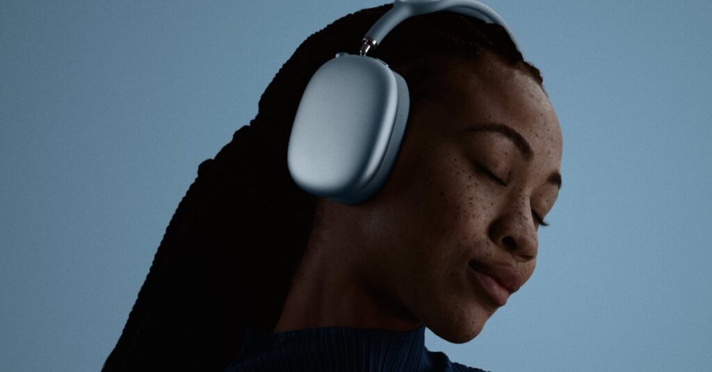 airpods max 2 blue lifestyle.jpg