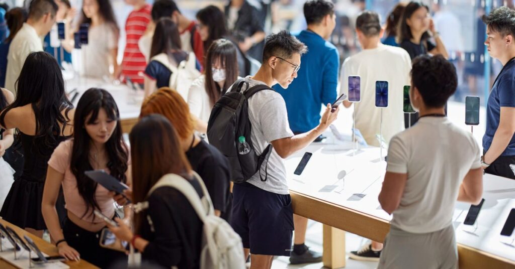 apple shanghai 2025.jpg