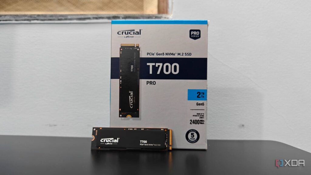 crucial t700 ssd box hero.jpg