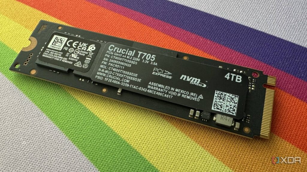 crucial t705 ssd back.jpg