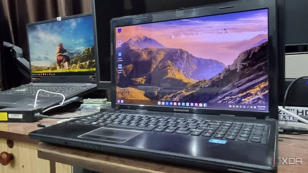 deepin os running on old laptop.jpg