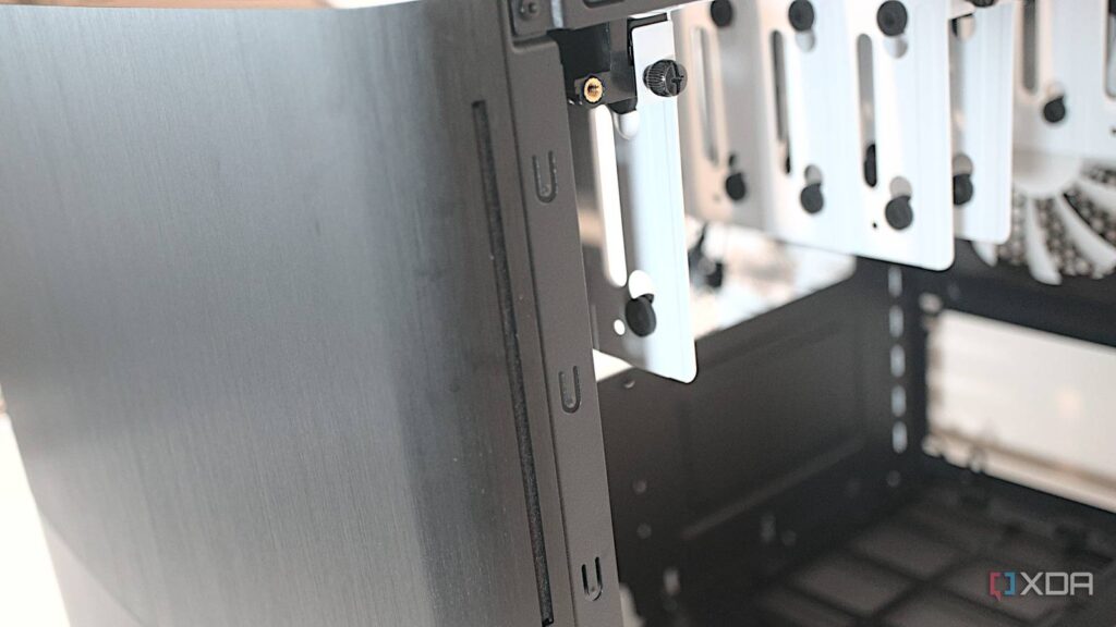 fractal design node 804 drive trays 2.jpg