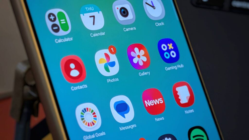 Samsung Gallery is shedding its highest Google Pictures killer function google photos and samsung gallery on s24 ultra.jpg