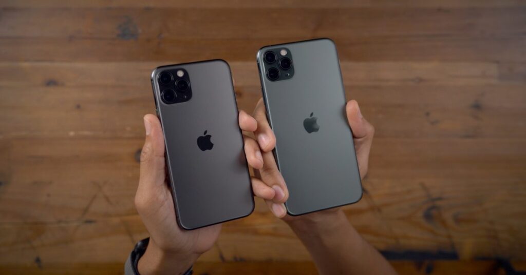 iphone 11 pro top features midnight green vs space gray.jpeg