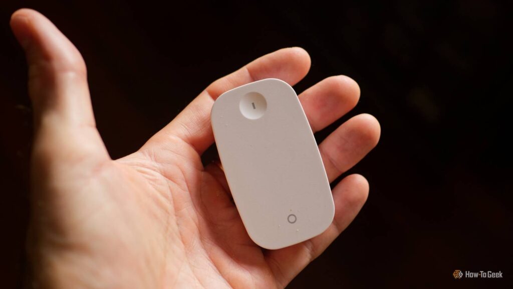 ikea rodret zigbee remote in a hand.jpg