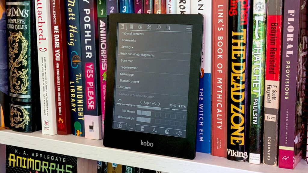 kobo aura hd on a book shelf.jpg