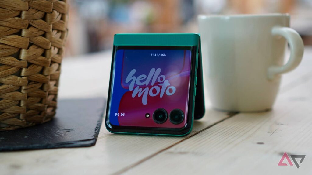 motorola razr 2026 tent 1.jpg