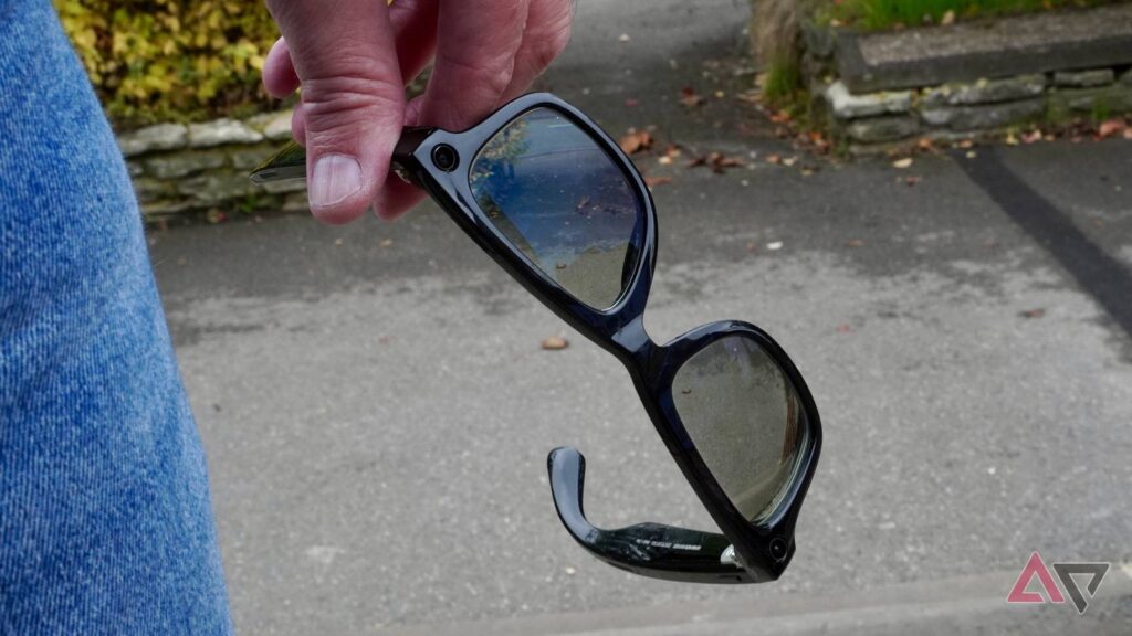 ray ban meta in hand.jpg