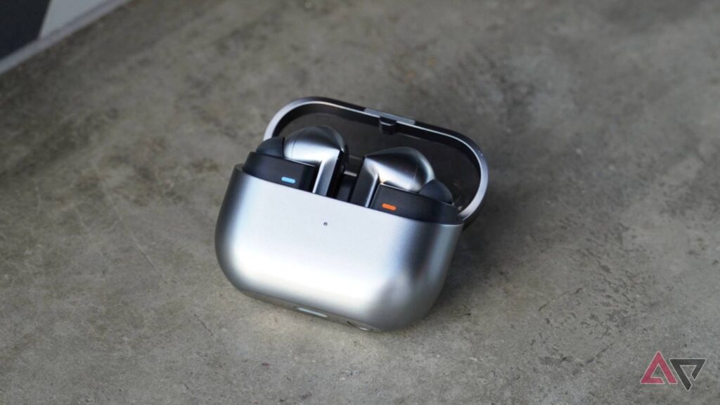 samsung galaxy buds 3 pro case open lying.jpg
