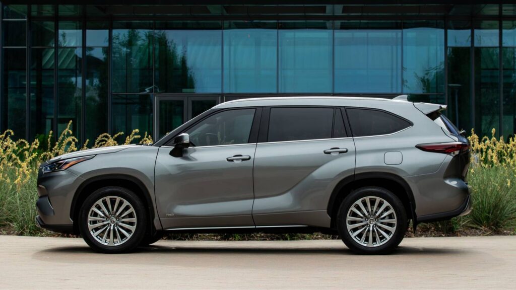 Why households stay coming again to the Toyota Highlander toyota 2025 highlander25thed 0003.jpg