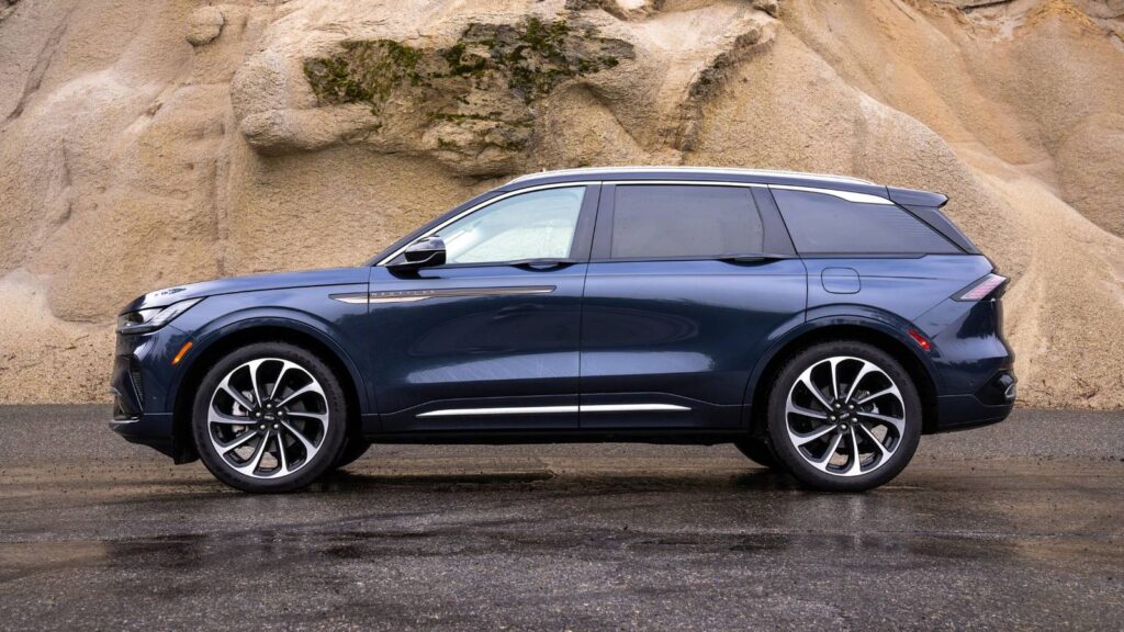This American luxurious SUV quietly will get the whole lot proper 2024 lincoln nautilus black label palm springs 13.jpg