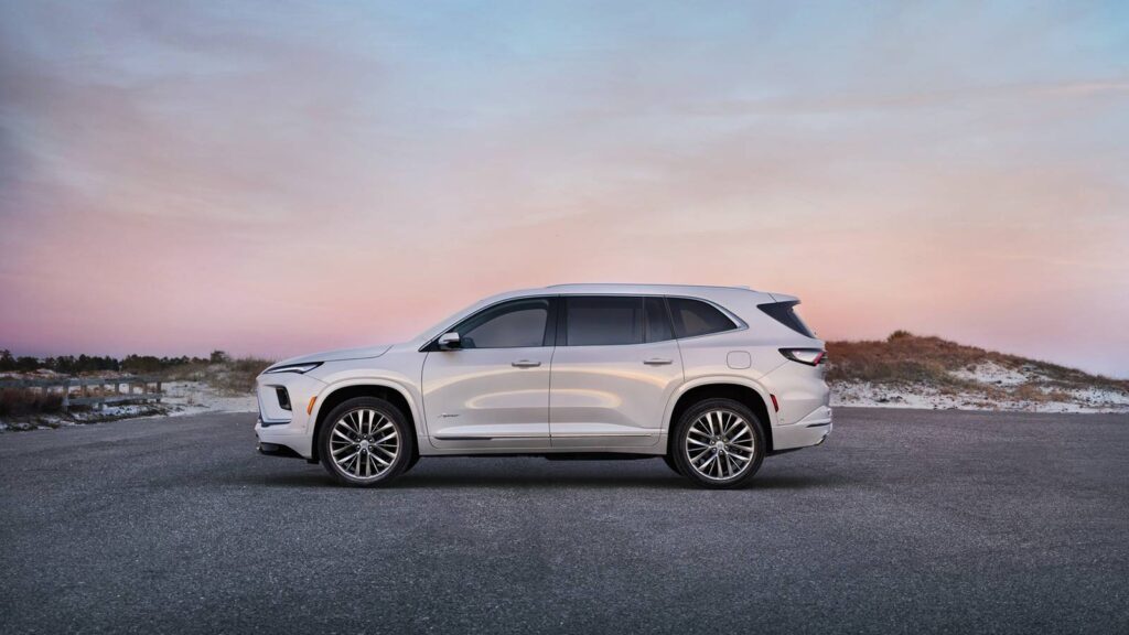 This luxurious SUV delivers greater than a brand new RAV4 for much less cash 2025 buick enclave avenir 002.jpg