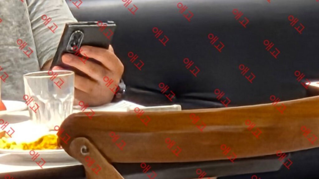 Samsung's vast Galaxy Z Fold 8 spied in public for the primary time samsungs wide galaxy z fold 8 spied in public for.jpg