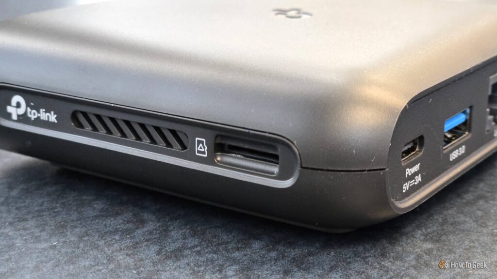 microsd card slot on the tp link ax3000.jpg