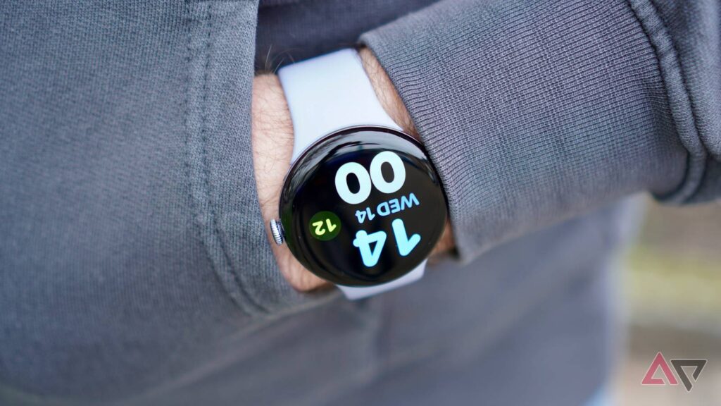 pixel watch 4 pocket.jpg