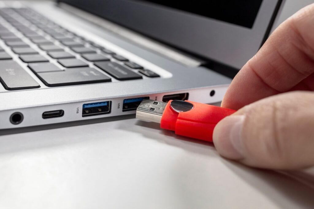 usb drive laptop.jpg