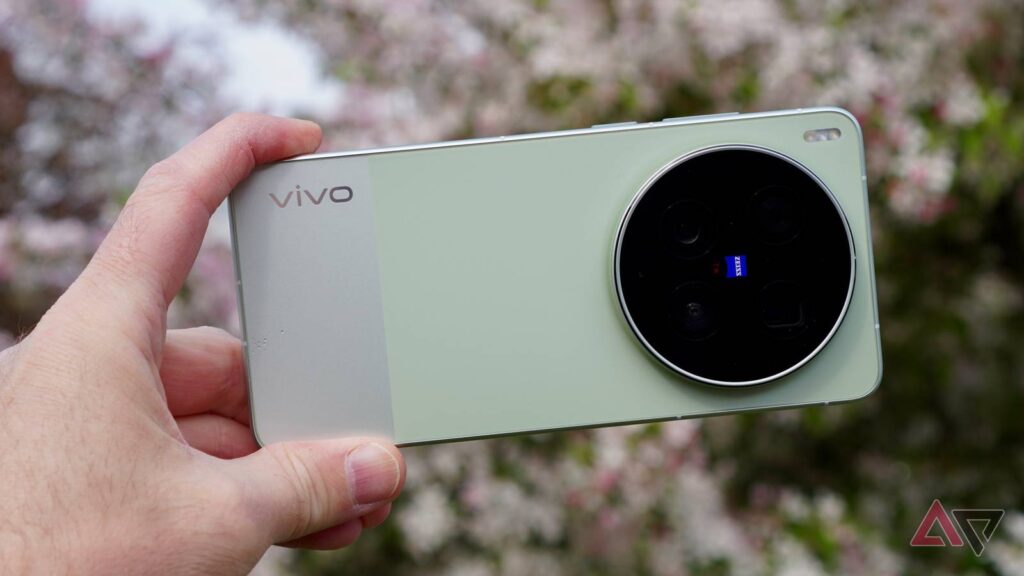 I attempted a telephone with an peculiar primary digital camera, and now each and every different telephone feels fallacious vivo x300 ultra.jpg