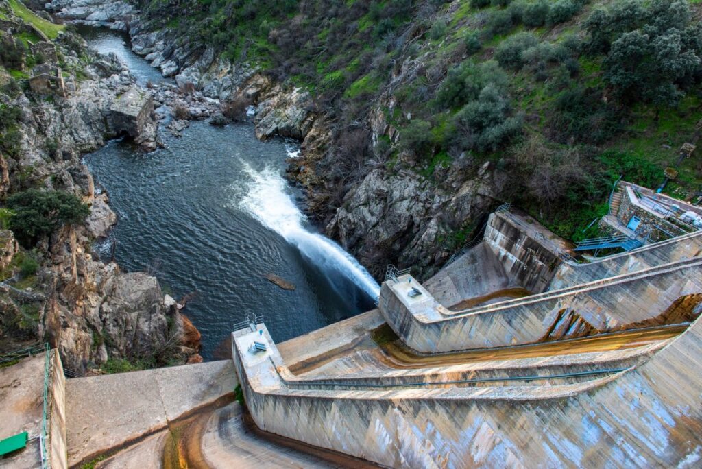 water dam spill 2263108794.jpg